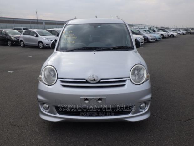 Toyota Sienta 2007 Silver