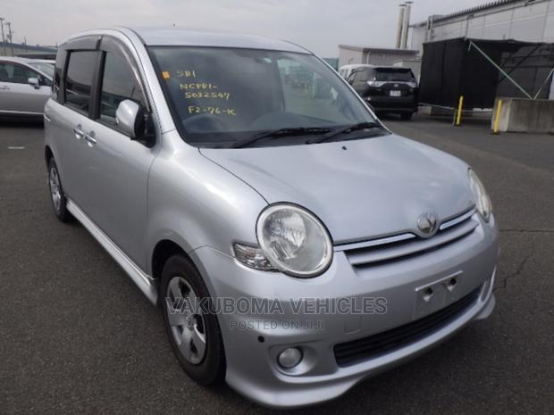 Toyota Sienta 2007 Silver