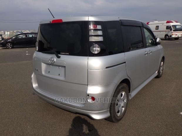 Toyota Sienta 2007 Silver