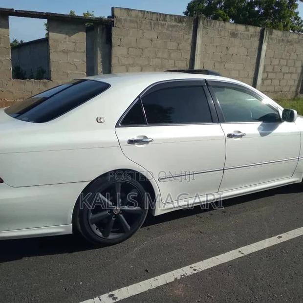 Toyota Crown 2005 White