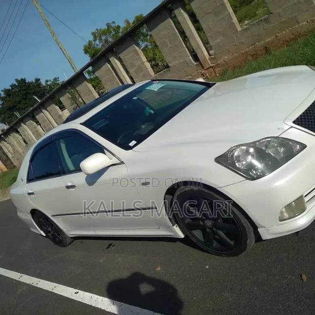 Toyota Crown 2005 White