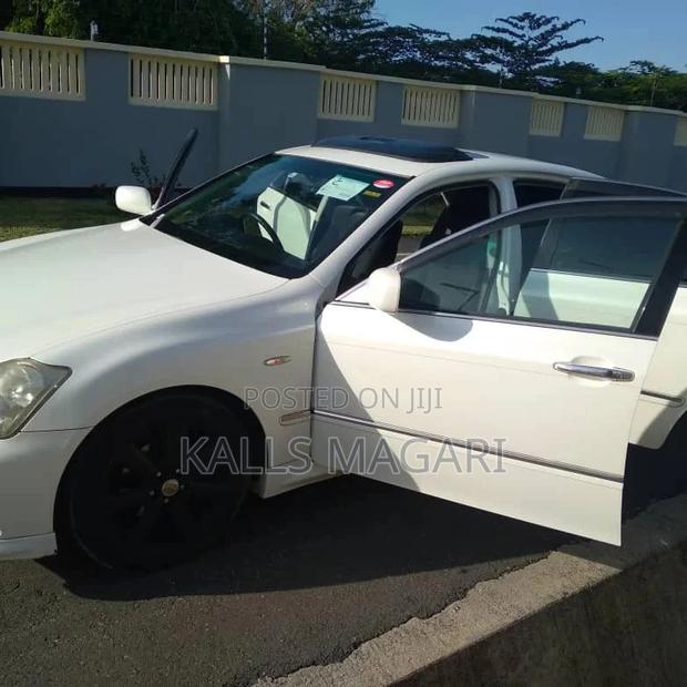 Toyota Crown 2005 White
