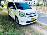 Toyota Noah 2010 White for sale