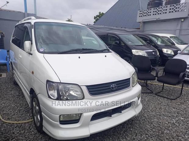 Toyota Noah 2004 White