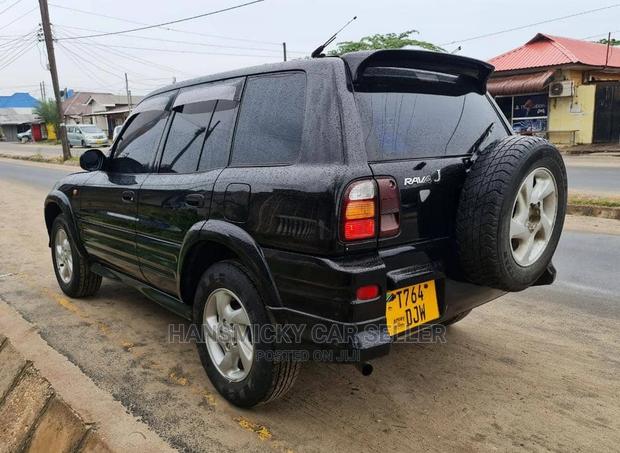 Toyota RAV4 1999 Black