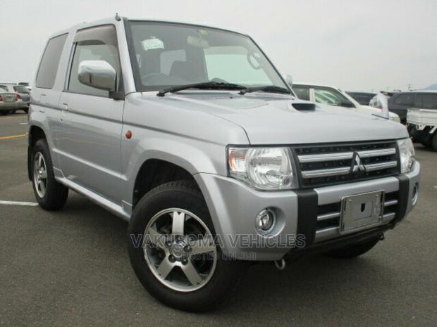 Mitsubishi Pajero 2010 Silver