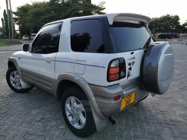 Toyota RAV4 1999 Base FWD White