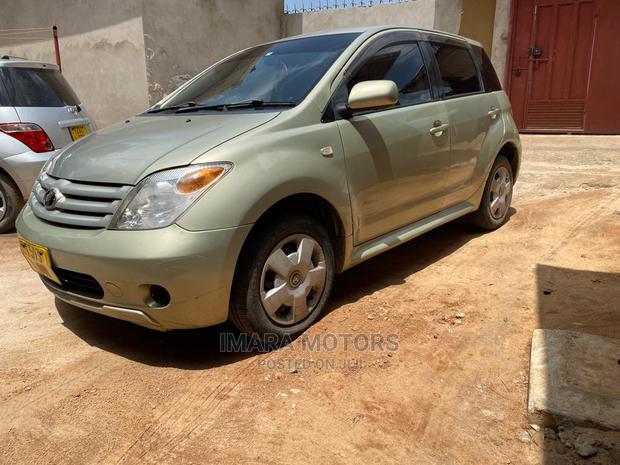 Toyota IST 2005