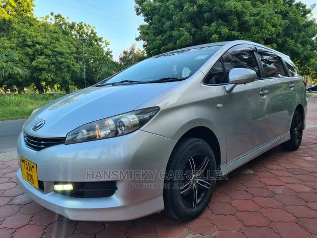 Toyota Wish 2010 Silver