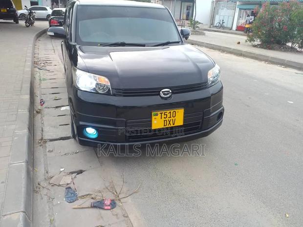 Toyota Corolla Rumion 2010 Black