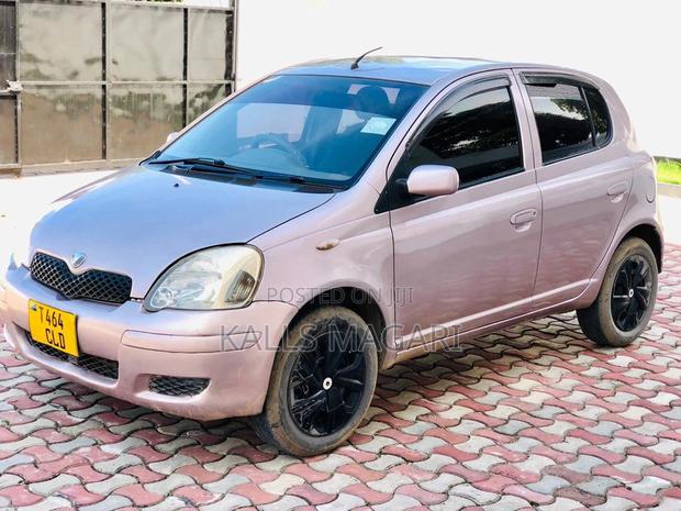 Toyota Vitz 2005 Pink