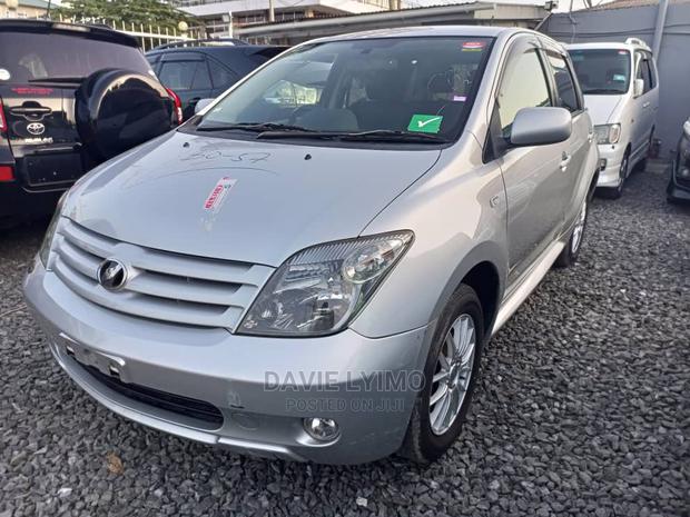 Toyota IST 2006 Silver