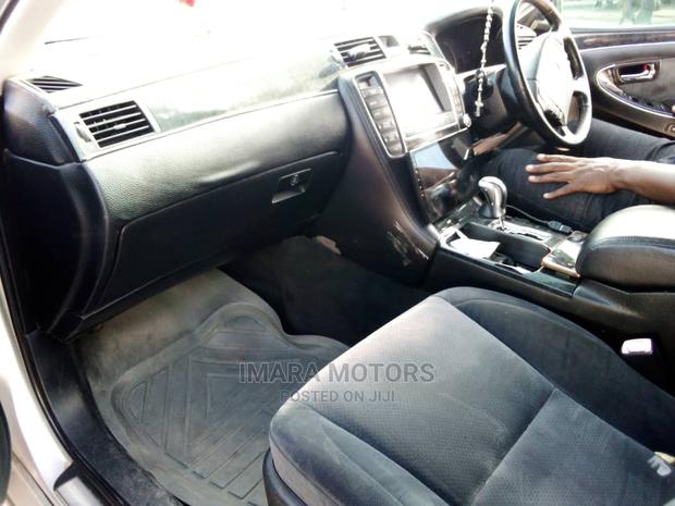 Toyota Crown 2004 Silver