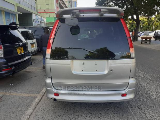 Toyota Noah 2.0 AWD (8 Seater) 2001 Silver