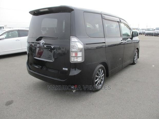 Toyota Voxy 2010 Black