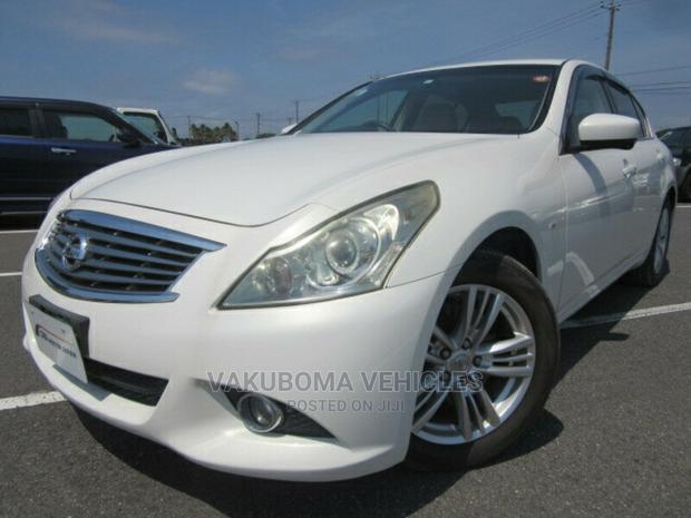 Nissan Skyline 2011 White