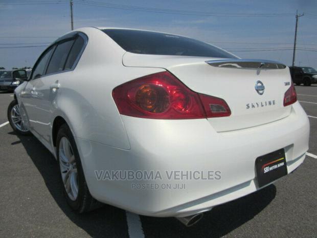 Nissan Skyline 2011 White