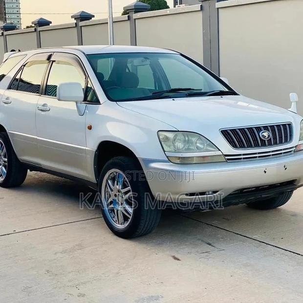 Toyota Harrier 2005 White