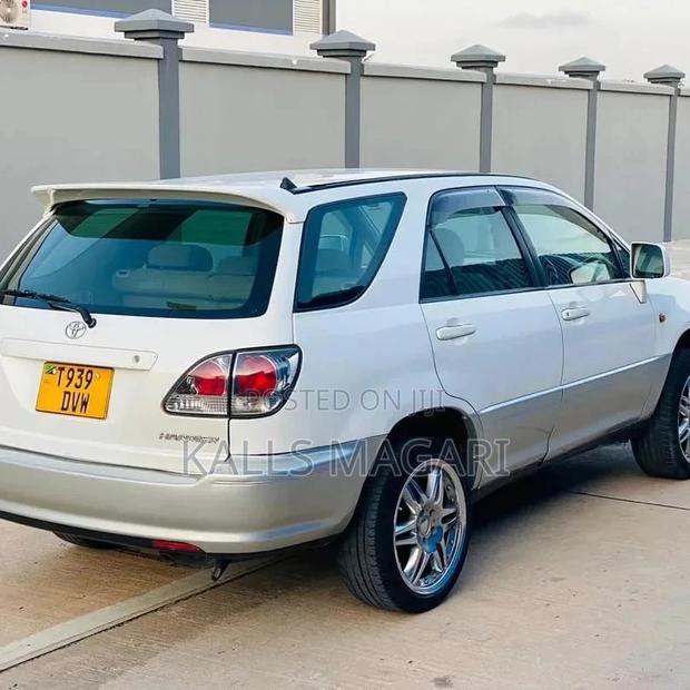 Toyota Harrier 2005 White