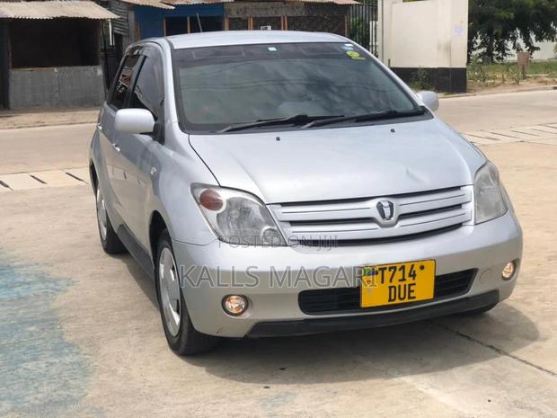 Toyota IST 2003