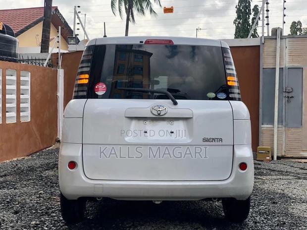 Toyota Sienta 2005 White