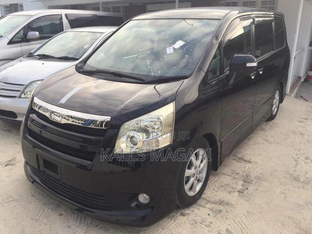 Toyota Noah 2009 Black