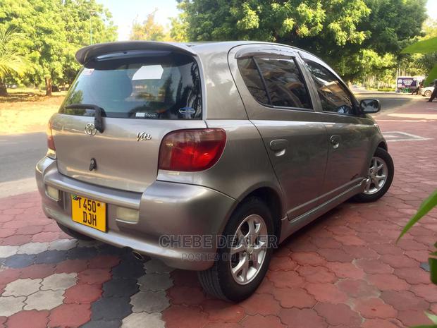 Toyota Vitz 2004 1.3 AWD 3dr Gray