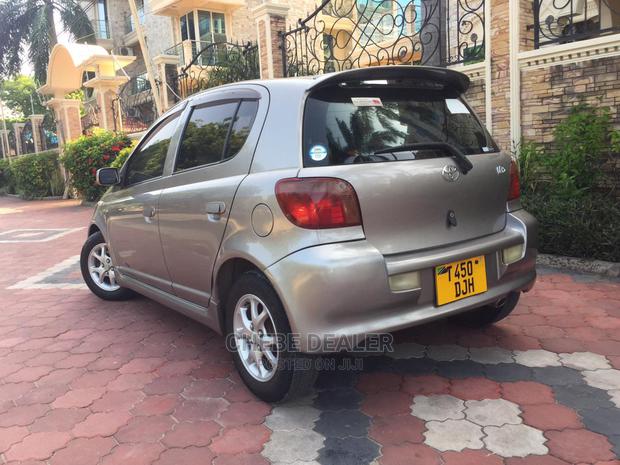 Toyota Vitz 2004 1.3 AWD 3dr Gray