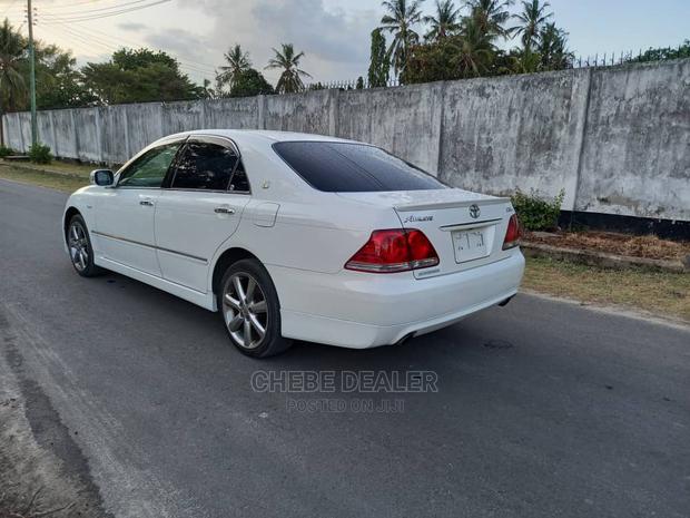 Toyota Crown 2005 White