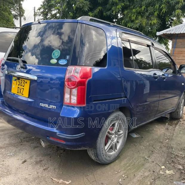 Toyota Raum 2005 Blue