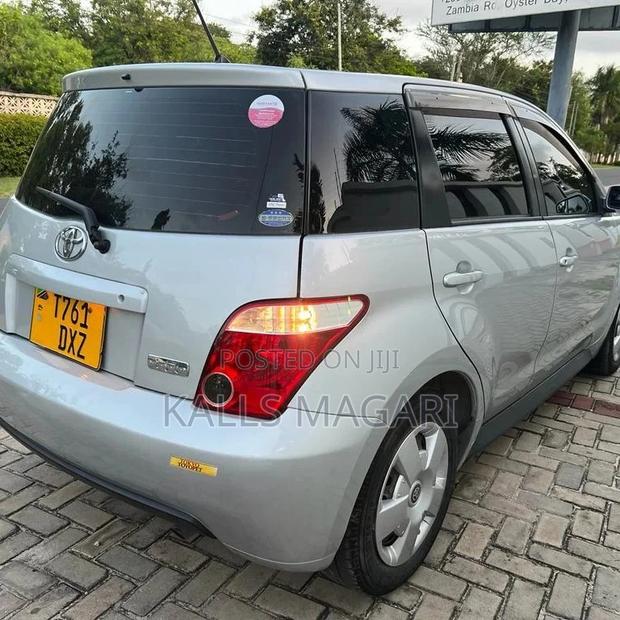 Toyota IST 2006 Silver