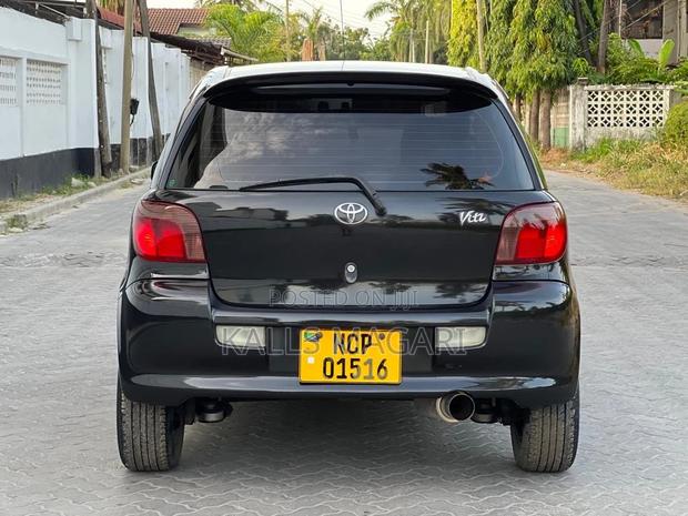 Toyota Vitz 2006 Black