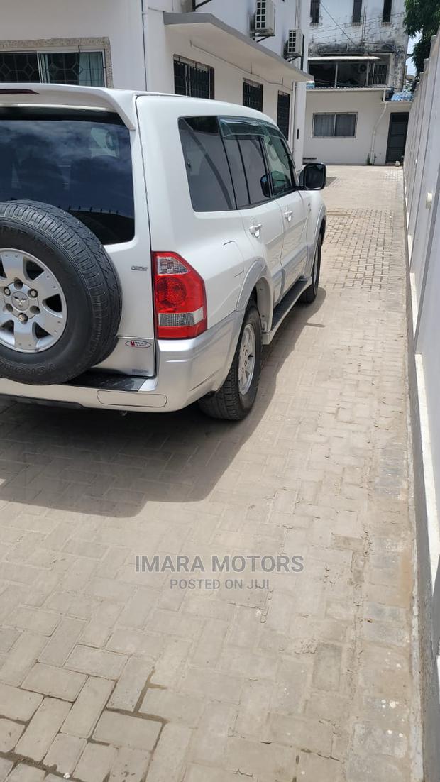 Mitsubishi Pajero 2002 Gray