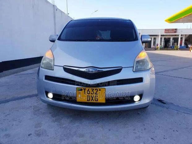 Toyota Ractis 2006 Silver