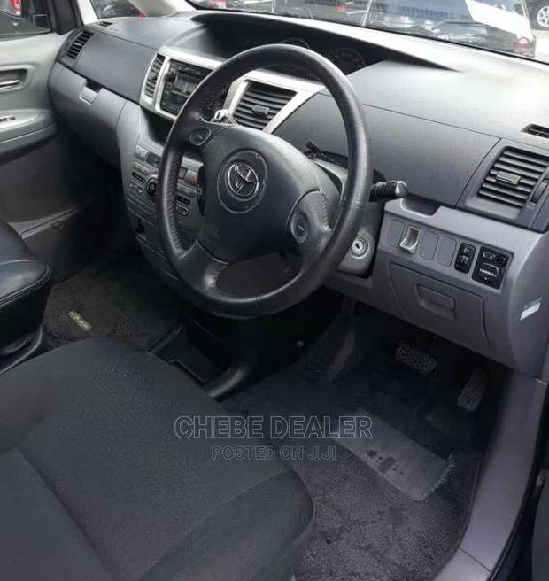 Toyota Noah 2.0 AWD (8 Seater) 2005 Black