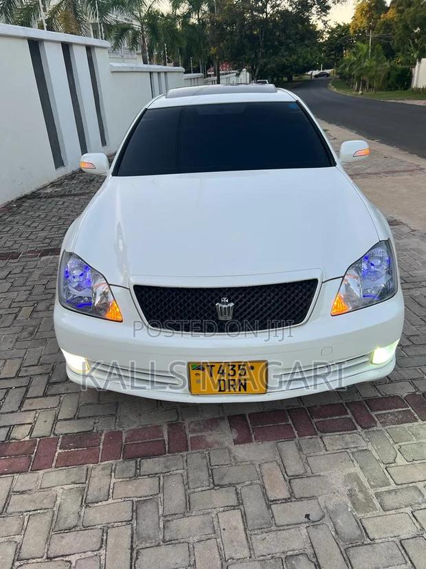Toyota Crown 2006 White
