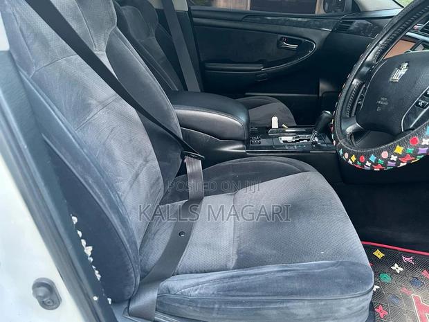 Toyota Crown 2006 White