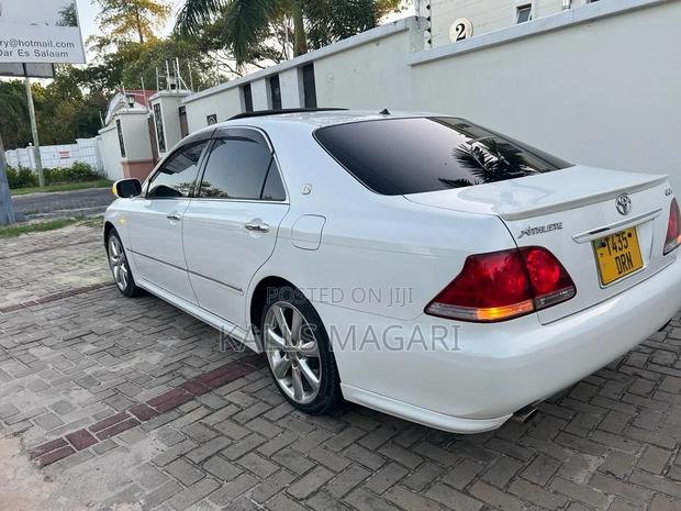 Toyota Crown 2006 White