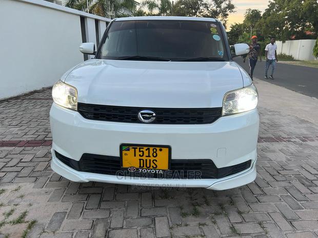 Toyota Corolla Rumion Hatchback 1.5 FWD 2010 White