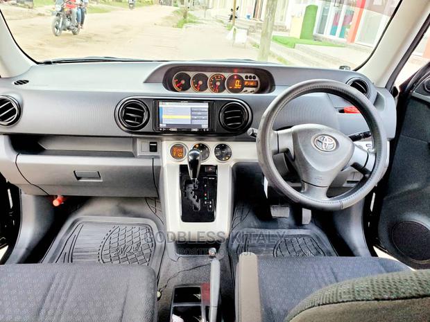 Toyota Corolla Rumion 2009 Black
