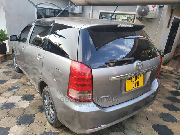 Toyota Wish 2005 Gray