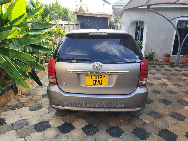 Toyota Wish 2005 Gray