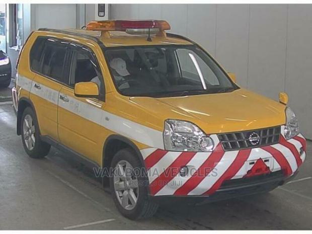 Nissan X-Trail 2010 Yellow