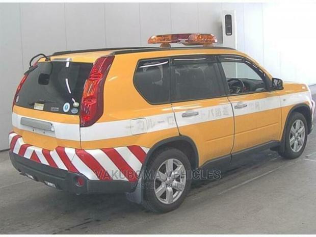 Nissan X-Trail 2010 Yellow