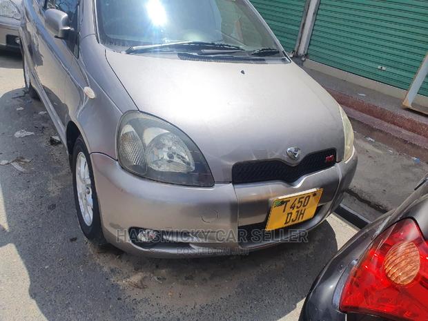 Toyota Vitz 2002 Gray