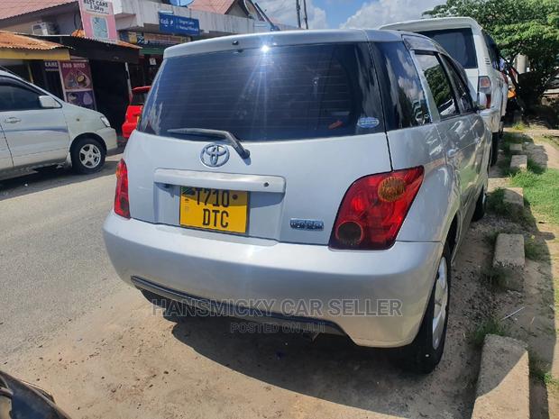 Toyota IST 2003 Silver