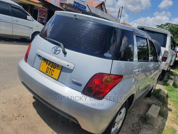 Toyota IST 2003 Silver