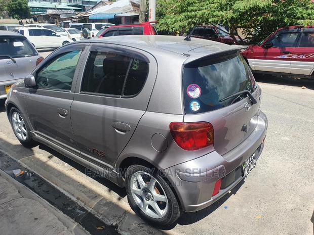 Toyota Vitz 2003 Gray