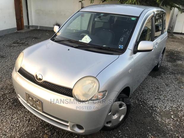 Toyota Sienta 2005 Silver