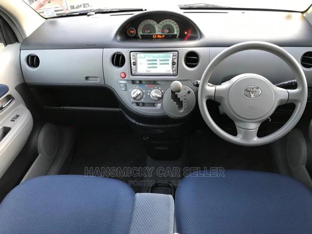 Toyota Sienta 2005 Silver